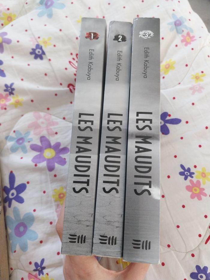 Romans Trilogie Les Maudits tomes 1 à 3 Édith Kabuya - photo numéro 3