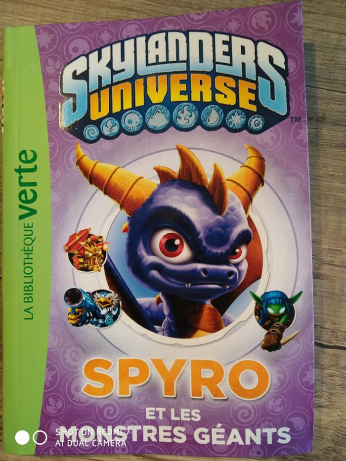 Livre Skylanders spiro et les monstres geants