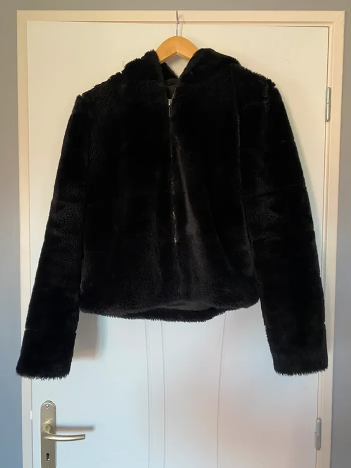 Manteau fausse fourrure