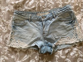 Short dentelle