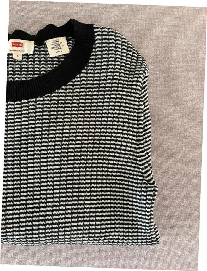 Pull Levis noir et blanc taille S en parfait état - photo numéro 4