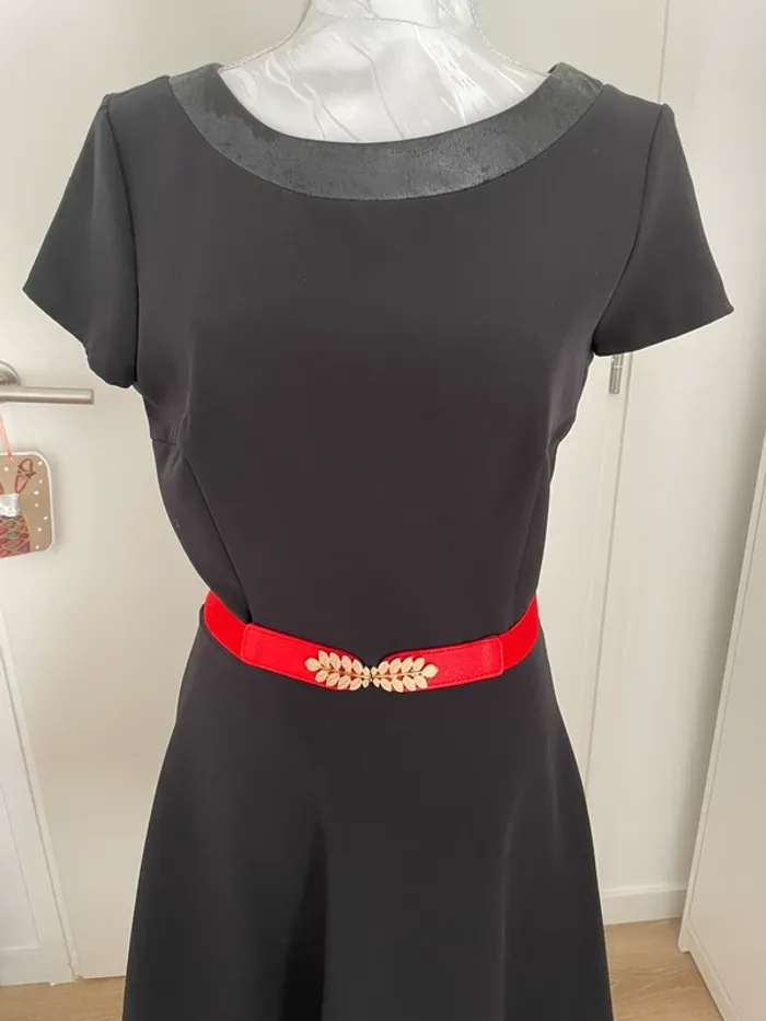 Ceinture rouge et doré “feuille” élastique, taille ajustable neuve - photo numéro 2