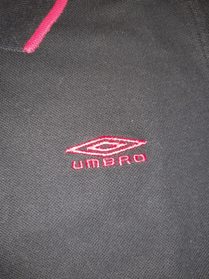 Polo Umbro noir et bordure rouge - photo numéro 3