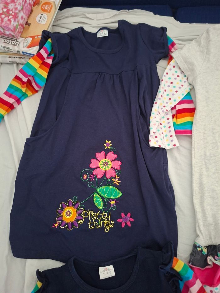Lot robes 7 ans et culottes neuves - photo numéro 3