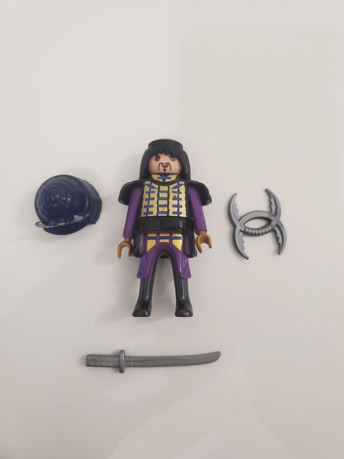 Playmobil Médiéval un Samouraï Guerrier avec casque, épée, couteaux lames de cornes très bon état - photo numéro 2
