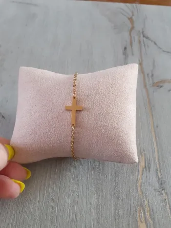 Bracelet croix dorée