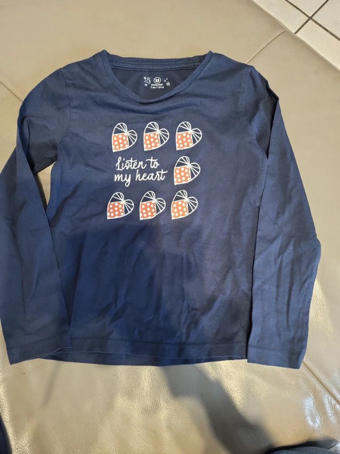 Tee shirt fille 5 ans ,U essentiel
