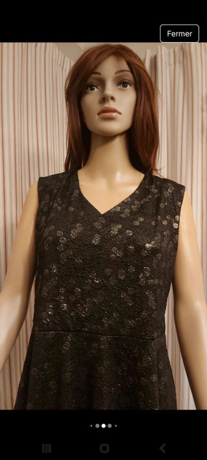 Jolie Robe noir brillant Cassis taille 42 - photo numéro 4