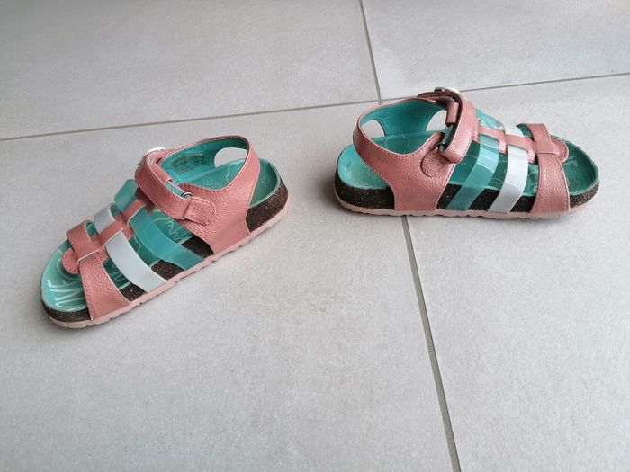 Très jolies ✨ sandales 'Kickers' - photo numéro 5