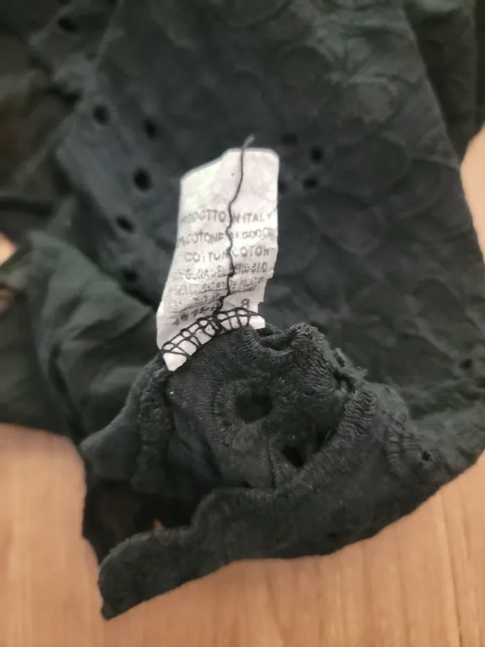 Blouse noire a bretelle - photo numéro 4