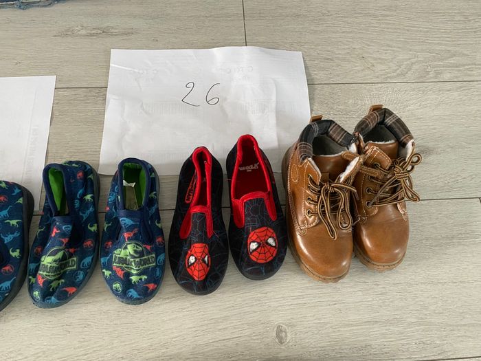 Lot de 10 x chaussures et 20 x chaussettes garçon (pointures 23 au 26) - photo numéro 5