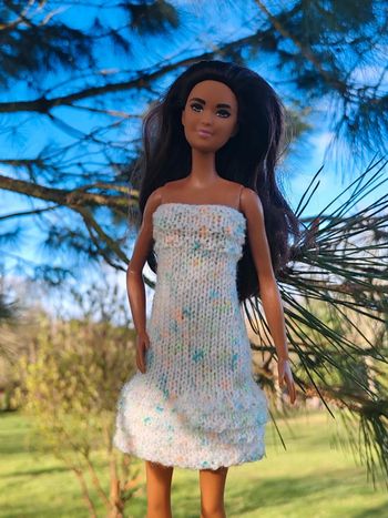 Robe blanche et bleue pour barbie