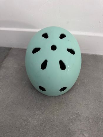 Casque vélo trotinette globber bleu clair bon état général Très peu servit  Pas de choc 