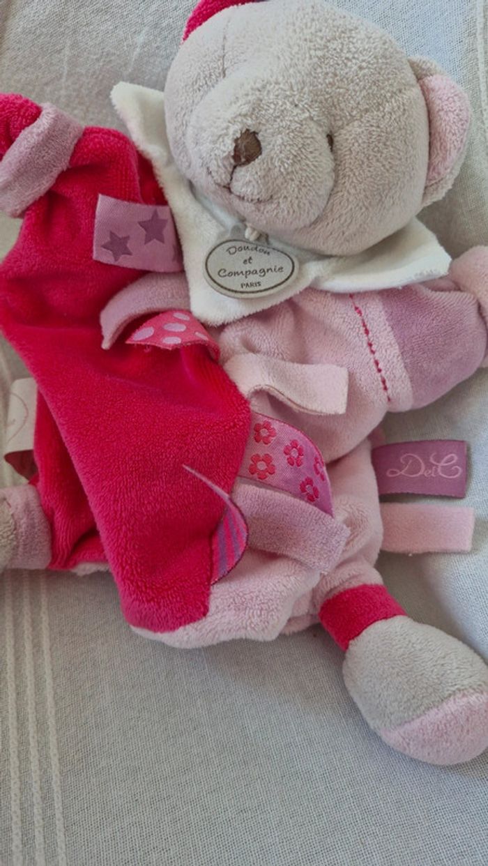 Doudou marionnette étiquette chat rose doudou plat et cie - photo numéro 2