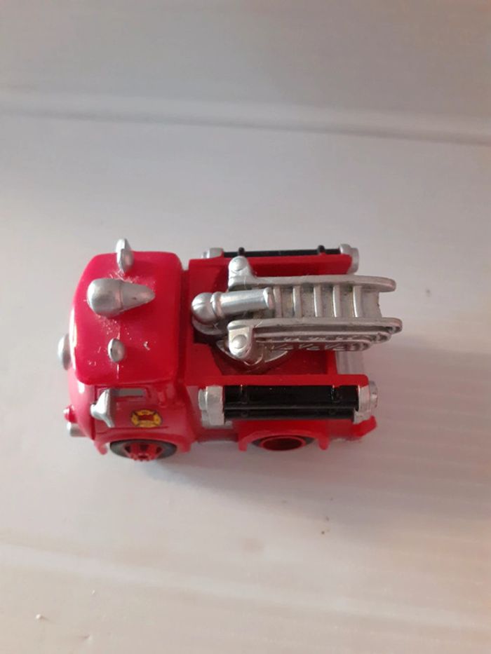 Cars red - photo numéro 3