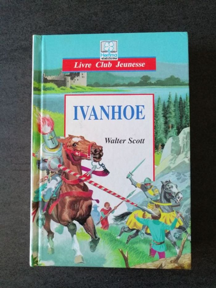 Livre collector Ivanhoe de Walter Scott en bon état