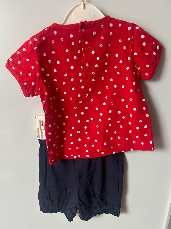 Short et tee shirt - photo numéro 2