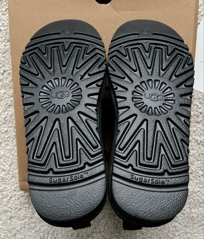 Bottines UGG Classic Ultra Mini Platform - Taille 39 - Neuves - photo numéro 3