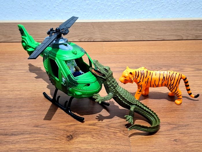 Hélicoptère militaire camo avec pilote, tigre et crocodile - photo numéro 4