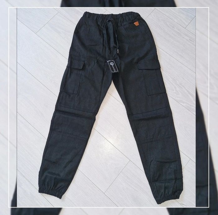 Cargo homme noir. Neuf avec etiquette taille M.