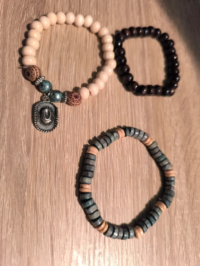Lot de bracelets perles bois - photo numéro 2