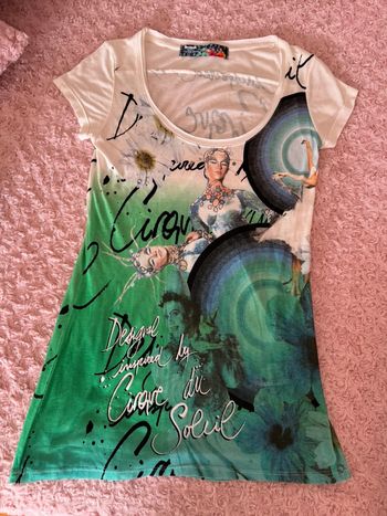T-shirt desigual vert cirque du soleil en très bon état Taille L