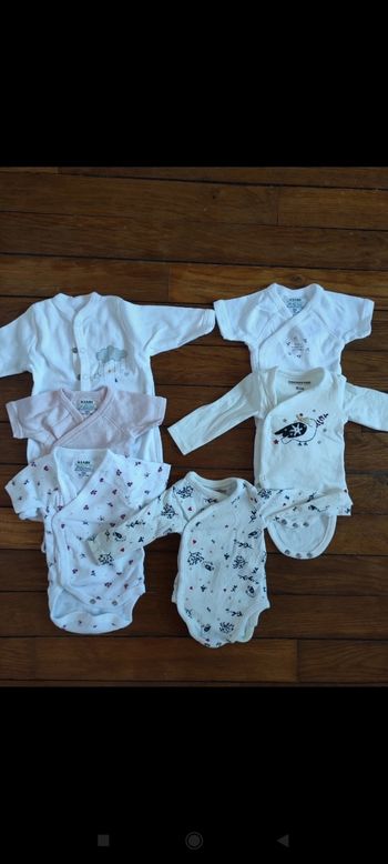 Lot 6 bodys naissance 50 cm