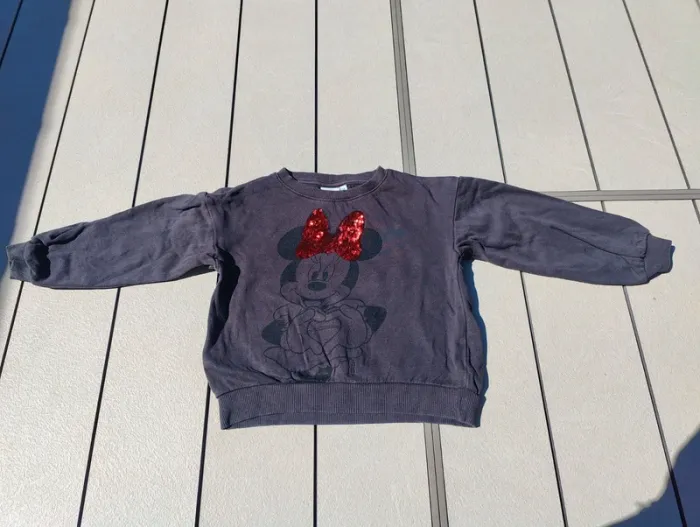 Sweat gris foncé Minnie 6 ans - photo numéro 2