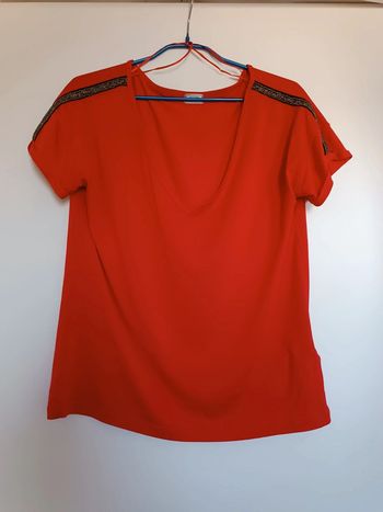 Blouse col en V avec bande noire et strass sur les épaules - taille S/M - neuf - pimkie