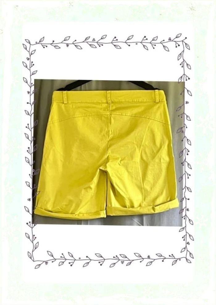 Short jaune - photo numéro 2