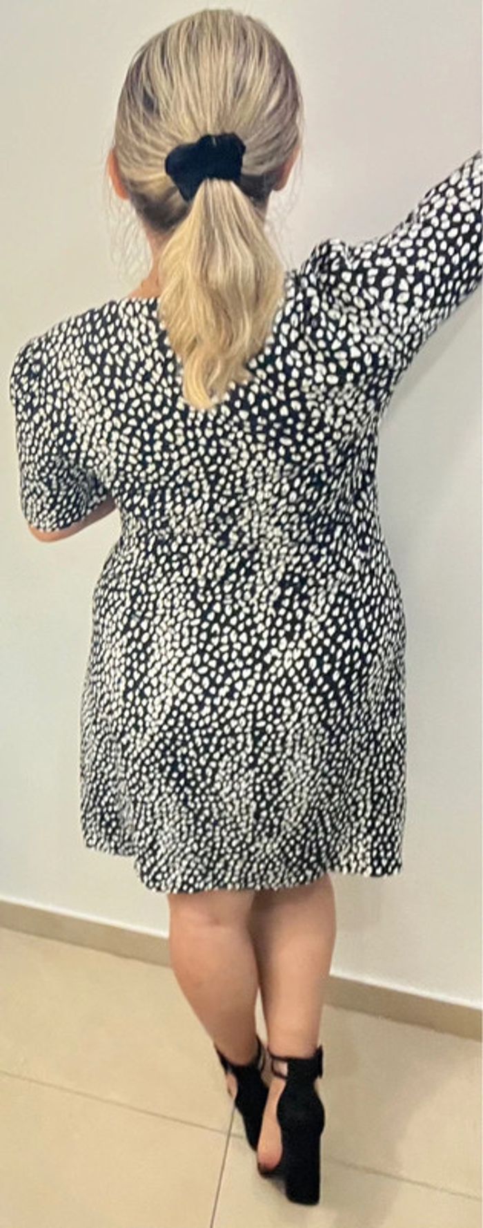 Robe Maje avec des petits cœurs Col V Taille 40 - photo numéro 5