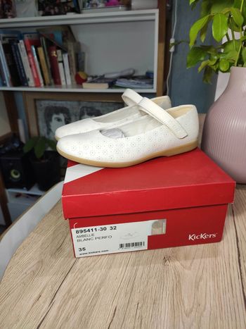Chaussures blanches détails esprit broderie cuir kickers neuves 35