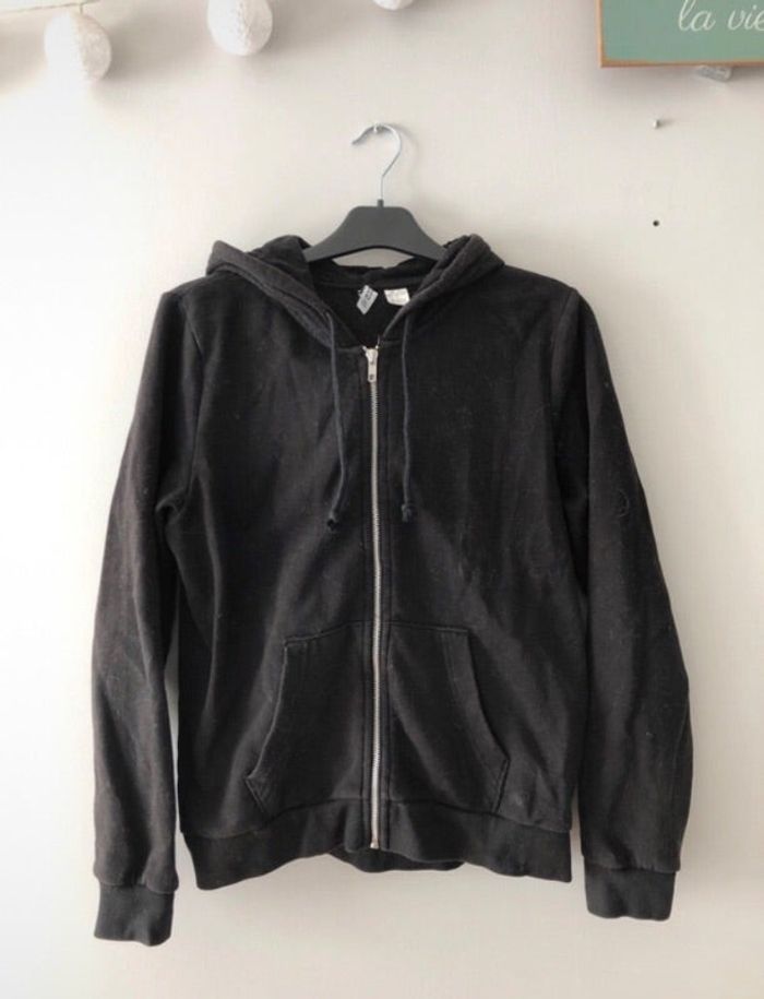 Veste à capuche noire