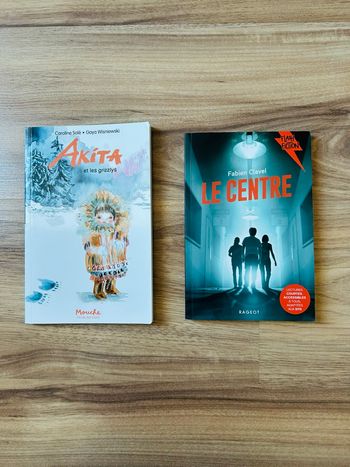 Lot de 2 Livres Jeunesse Akita et Le Centre