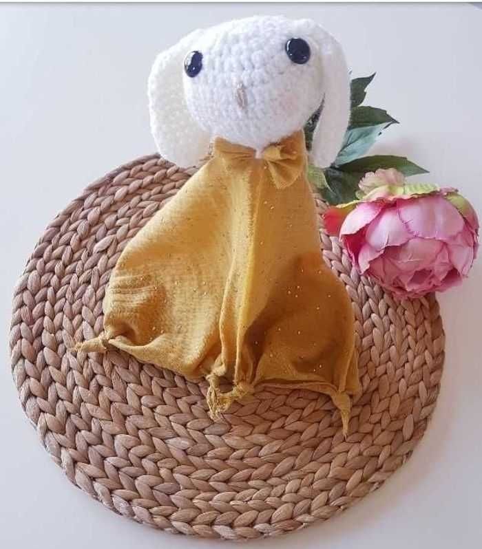 Jouet peluche doudou mouchoir animaux lapin fait main crochet gaze de coton à pois dorés bébé naissance - photo numéro 2