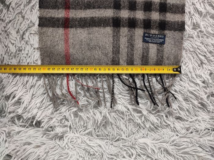 Écharpe Burberry vintage excellent état 90% laine merino 10% cachemire - photo numéro 5