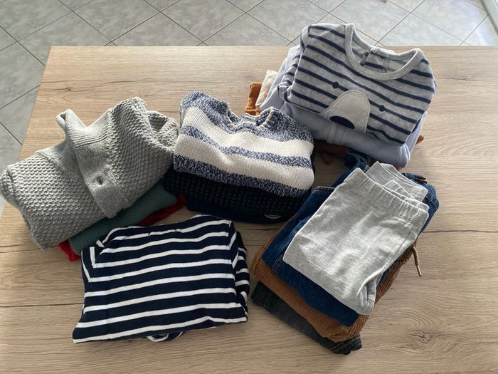 Lot 6 mois garçon 15 pièces (pyjamas/pantalons/pulls)