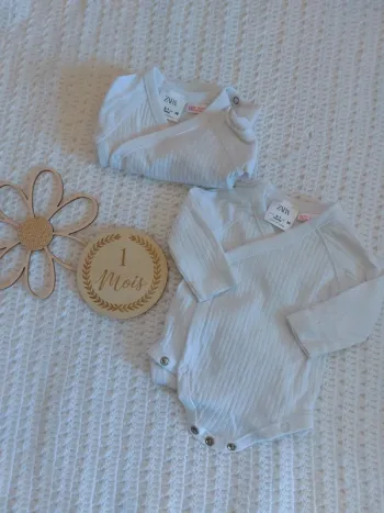 Lot bodies mixtes  0-1 mois