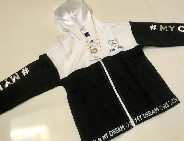 Combishort Chicco (Pantalon + Veste capuche zippée) 8 ans NЕUF (prix Amazo: 66eur) - photo numéro 2