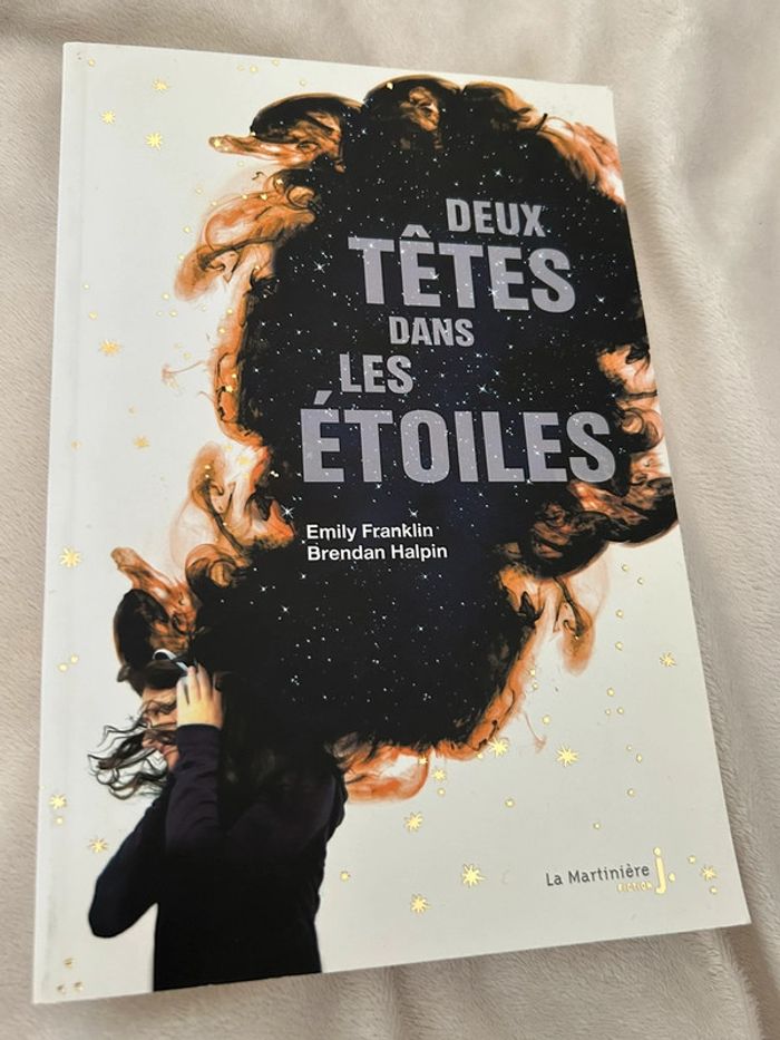 Livre deux têtes dans les étoiles
