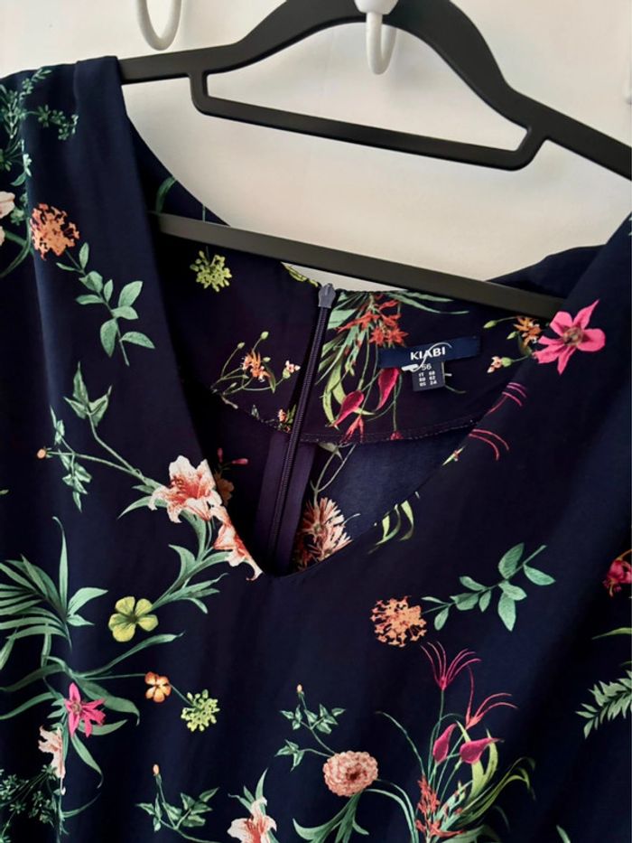 Combi pantalon sans manches parfait état taille 56 marine fleurie Kiabi - photo numéro 2