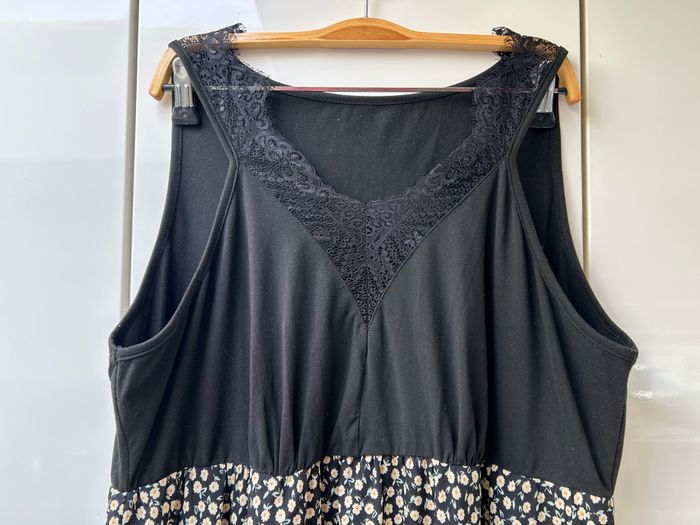 Robe noire à fleurs jaunes Shein Curve - Taille 2XL - photo numéro 2