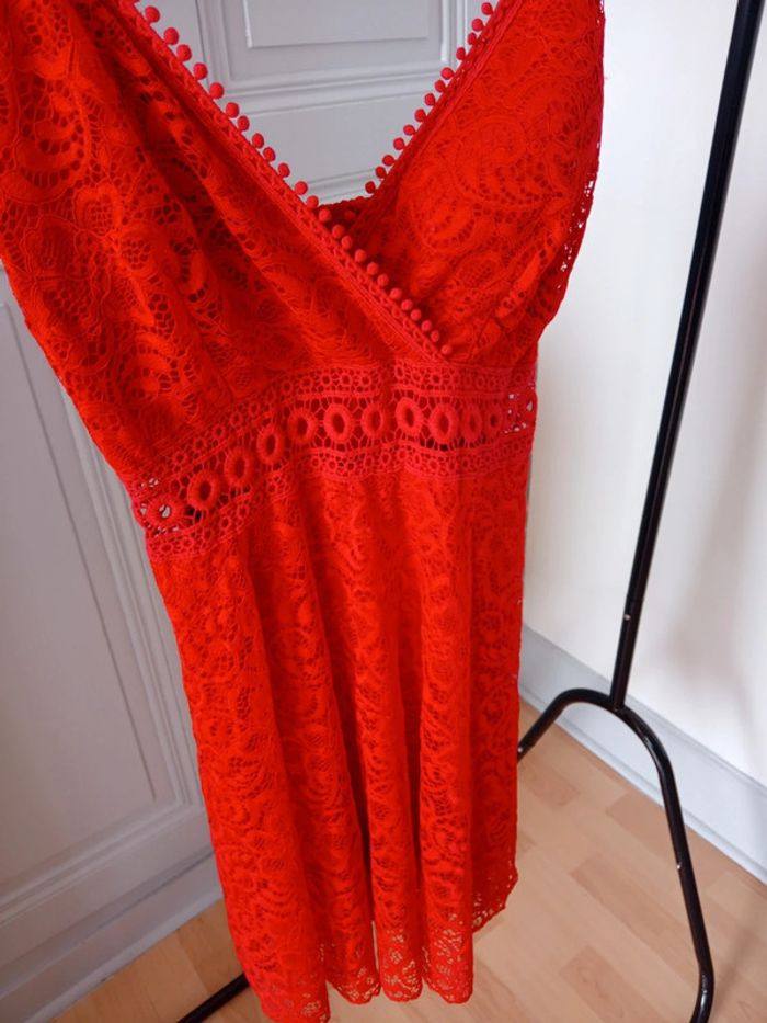 Robe en dentelle rouge - photo numéro 3