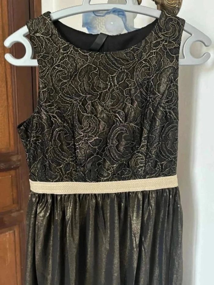 Robe de soirée noire et dorée - photo numéro 6