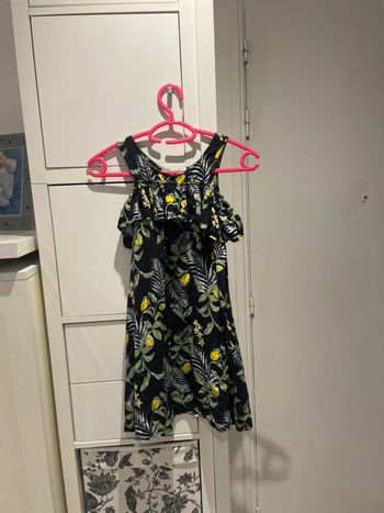 Robe noir à fleurs