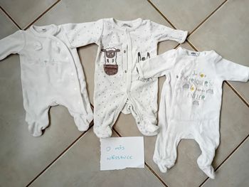 Lot de 3 pyjamas taille 0 mois