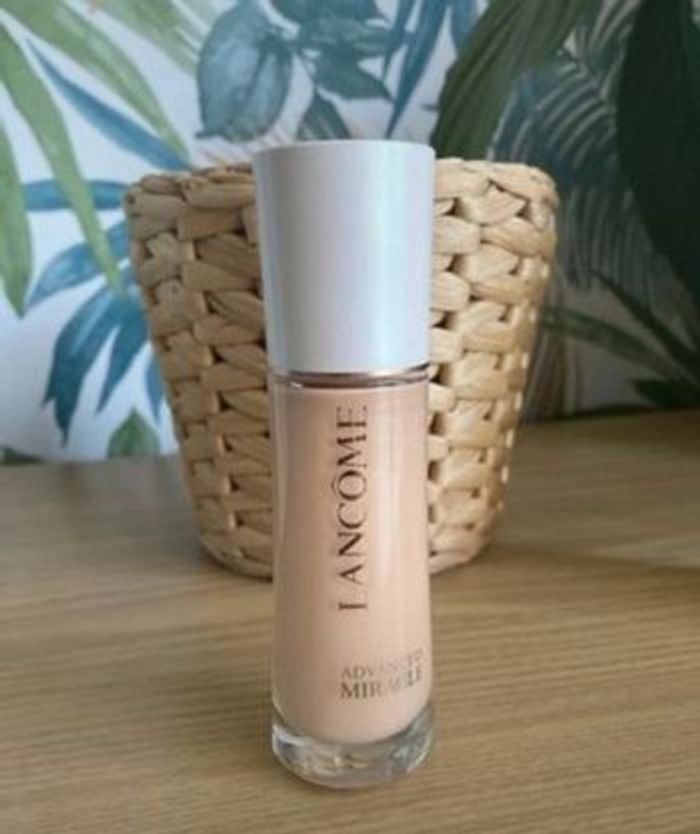 Fond de teint essence Miracle Lancôme - photo numéro 1