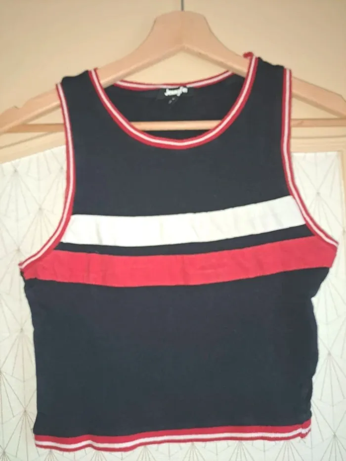 Débardeur femme noir rouge blanc Jennyfer S bon état étiquette compo coupée