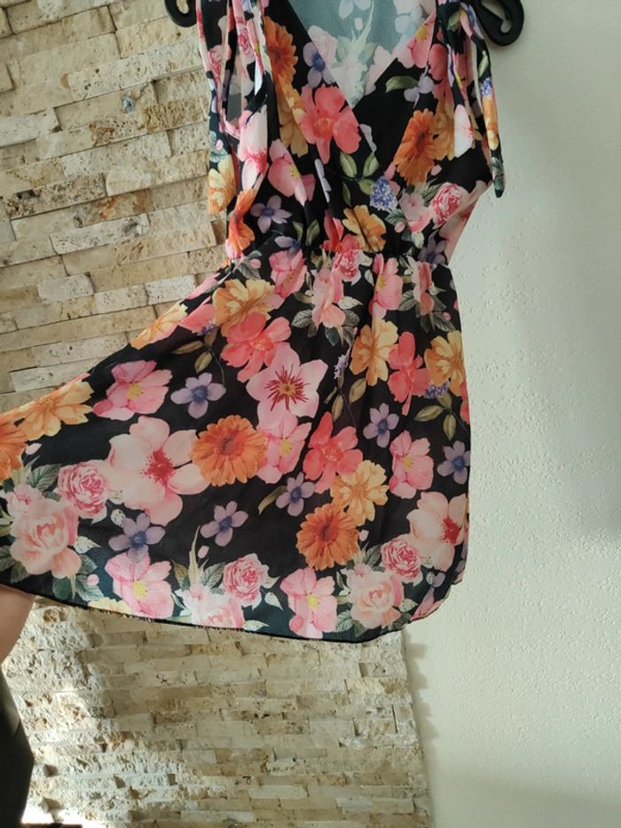 Robe noire fleurie - photo numéro 2