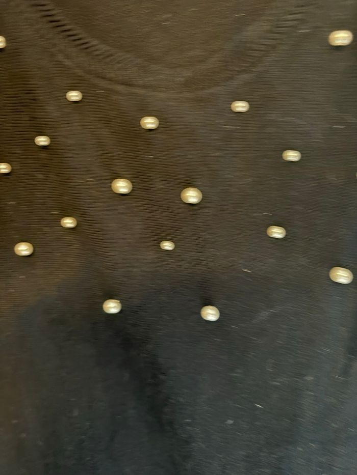 Pull noir col ras avec perles - photo numéro 2